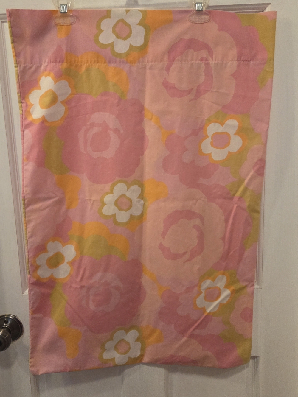 Wamsutta Bright Floral 1960'sstandard Pillowcase Pink